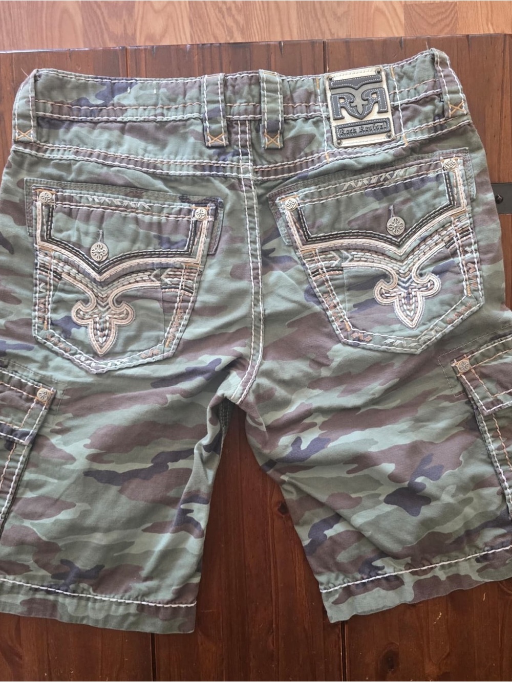 Like New! Men’s Rock Revival Shorts. Size 34. With 4 Shirts!!! Camo Shorts. - Picture 6 of 12